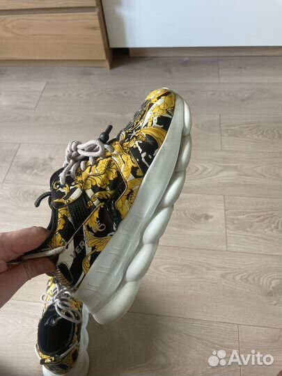 Versace chain reaction