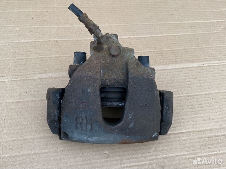 Суппорт передний поавый Ford Focus 2 08-11