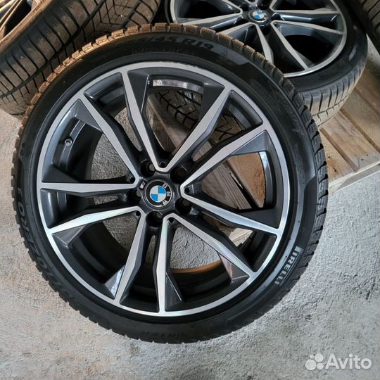 Комплект колес BMW с зимними шинами Pirelli