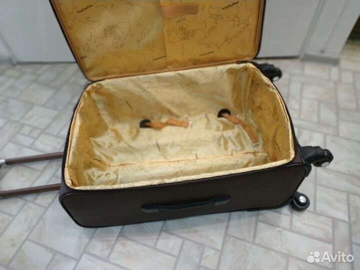 Чемодан на колёсах