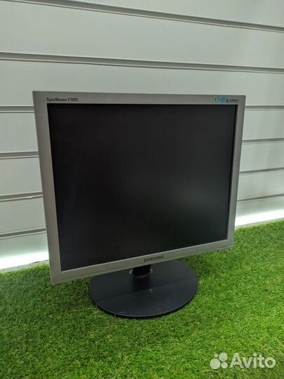 Монитор. Samsung 17-19