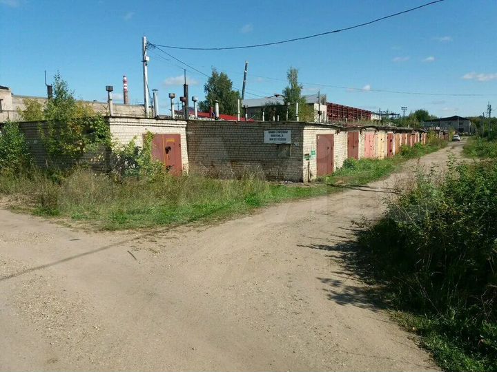 Гараж, > 30 м²