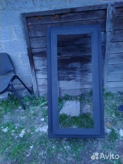 Цветочница на кладбище. Бу