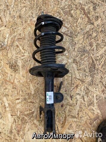 Правый амортизатор Lexus NX