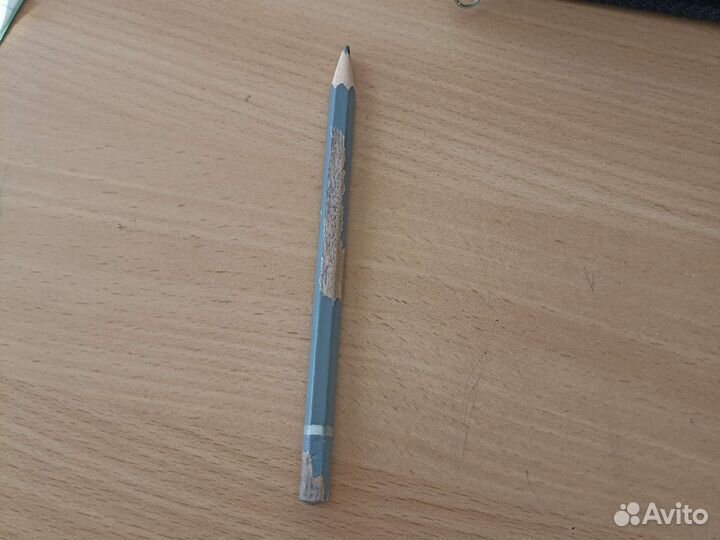 Карандаш девочки Уэнсдей