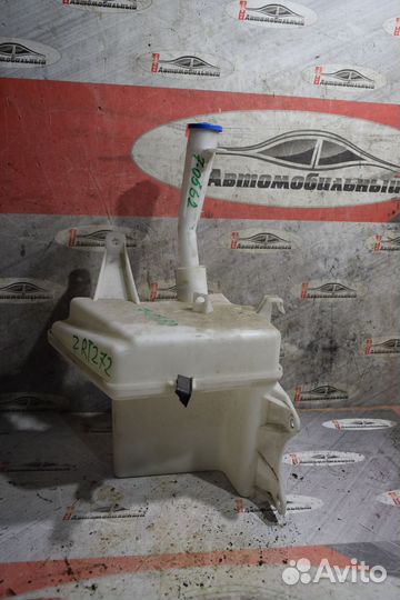 Бачок омывателя c Toyota Avensis ZRT272W 3ZR-FAE