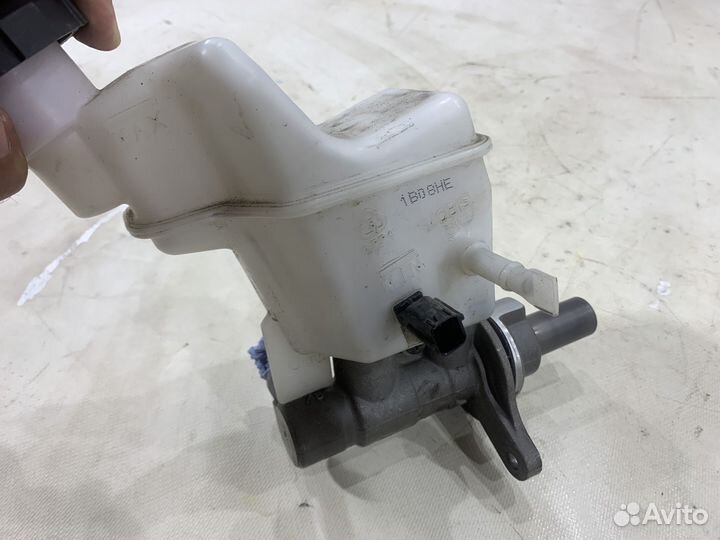 Главный тормозной цилиндр KIA K5 DL3