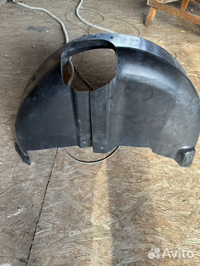 Подкрылок задний skoda rapid