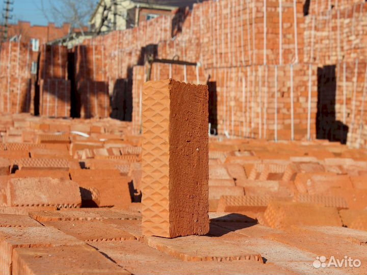 Кирпич красный в поддонах по 250 шт