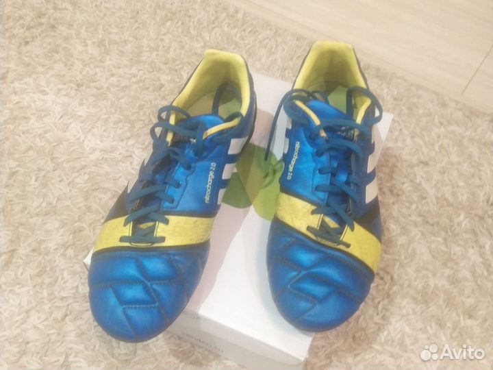 Футбольные бутсы adidas