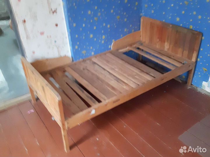 Кровать