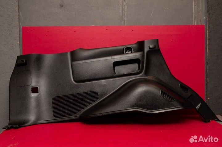 Обшивка багажника задняя левая Toyota Land Cruiser