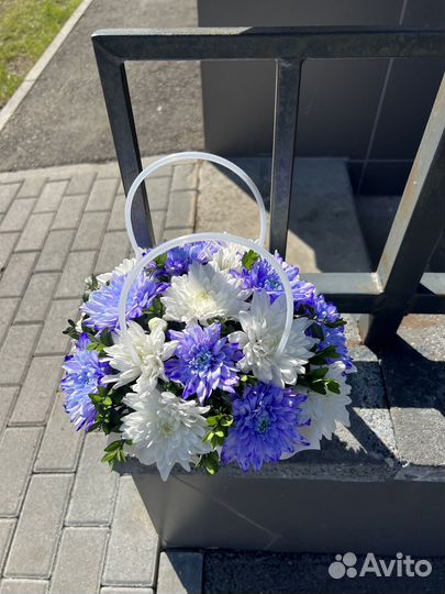 Цветочная композиция на 1 Сентября