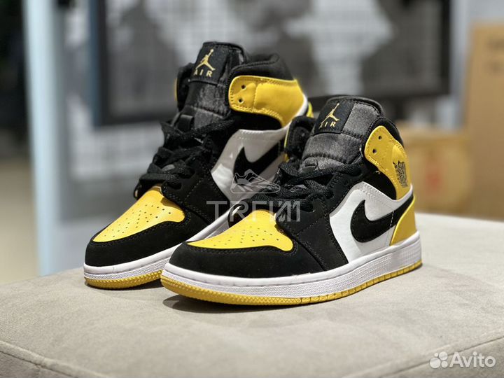 Кроссовки Nike Air Jordan 1 Mid Yellow Toe Black