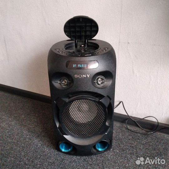 Музыкальная колонка с блютузом и караоке