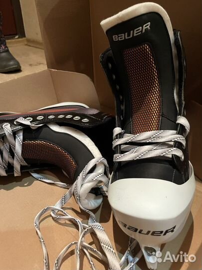 Вратарские коньки Bauer performance SR