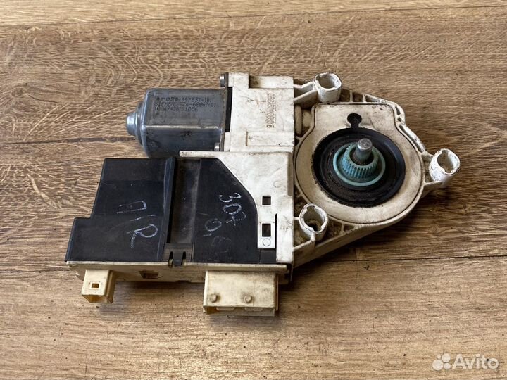 Peugeot 307 передний моторчик стеклопдъёмника R