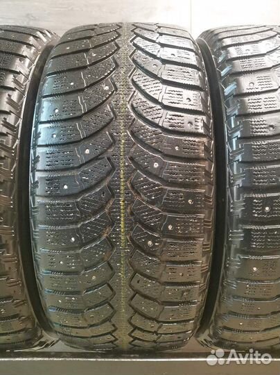 Bridgestone Blizzak Spike-01 215/55 R16 93T