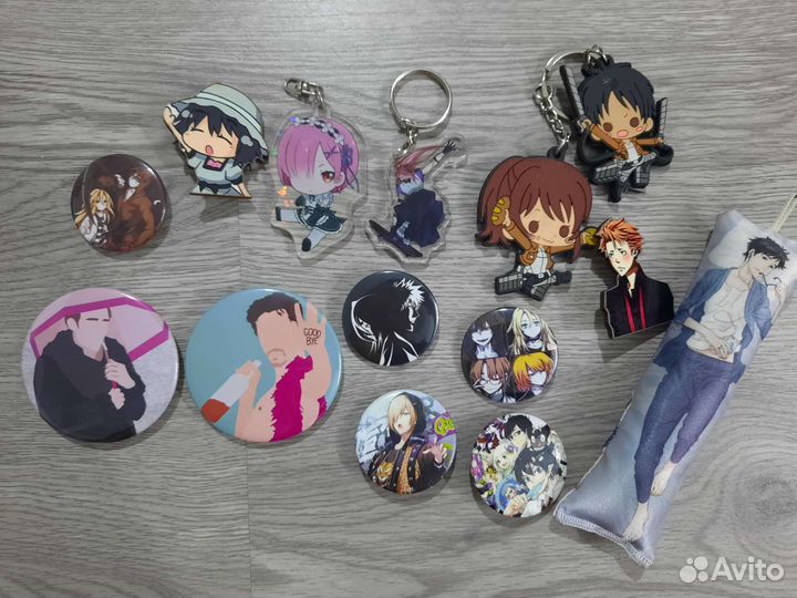 Брелки и значки в подарок :)