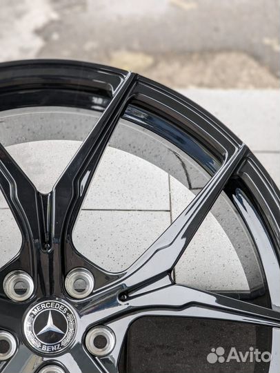 Кованые диски R21 на Mercedes AMG GT4