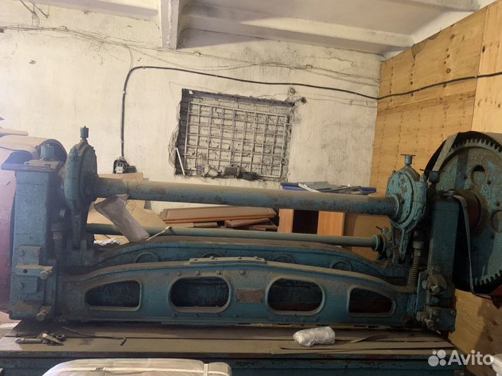 Ножницы гильотинные