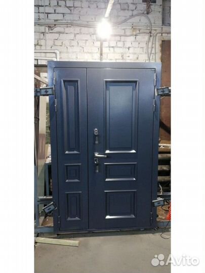 Дверь входная двустворчатая