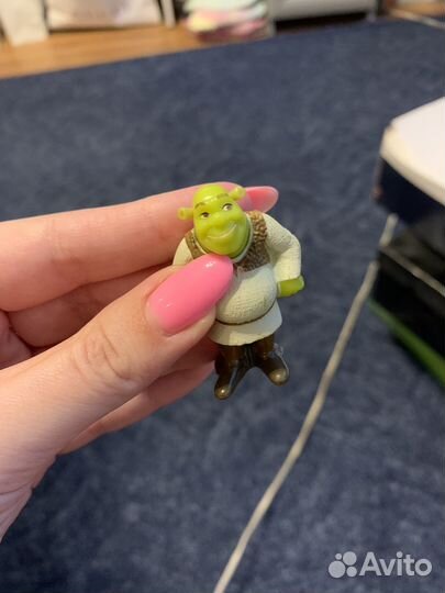 Игрушка из киндера Шрек