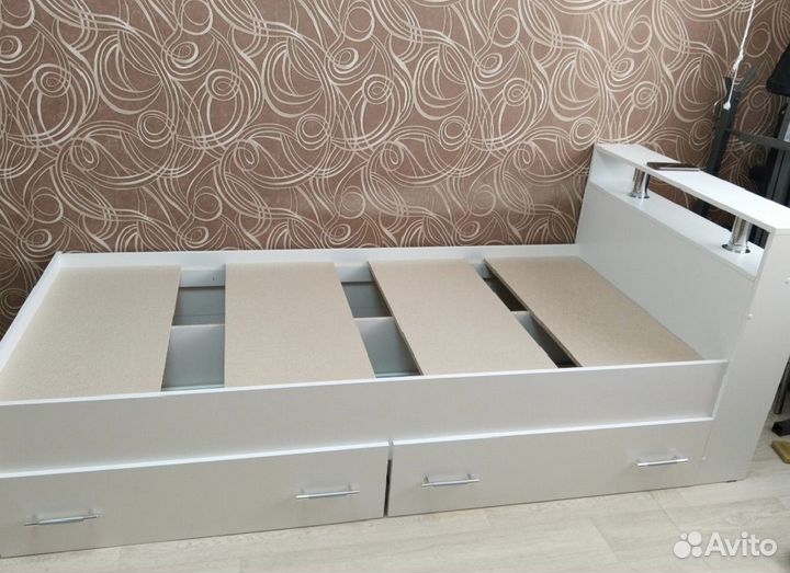 Кровать новая 90 200