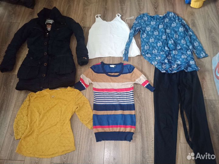 Два больших пакета вещей 44 в одни руки отдам