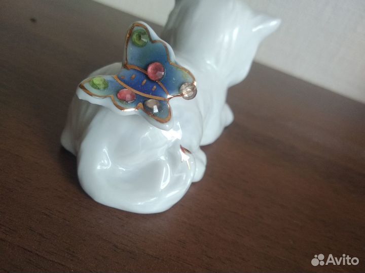 Котёнок из фарфора