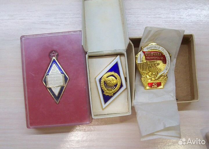 Продам коллекционные значки