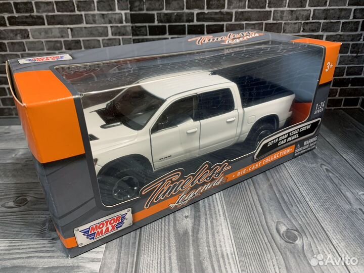 Модель 1/24 Dodge Ram 1500 (белый)