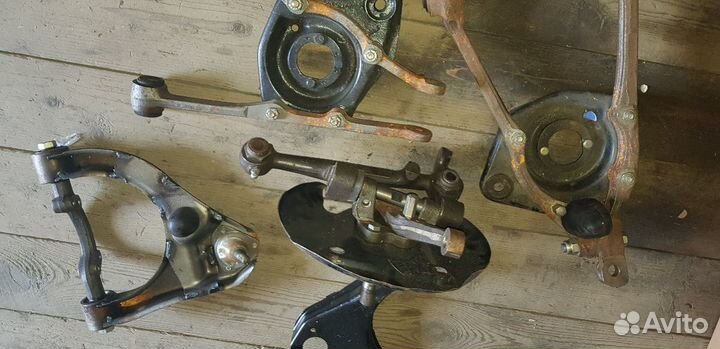 Кулак поворотный в сборе на Волгу