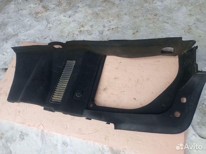 Обшивка багажника (левая) audi A8 D3
