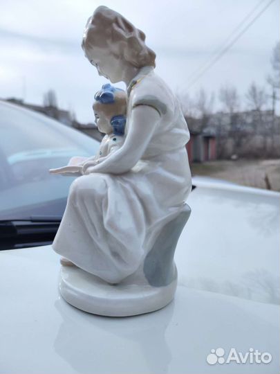 Статуэтка Первая книга Артель