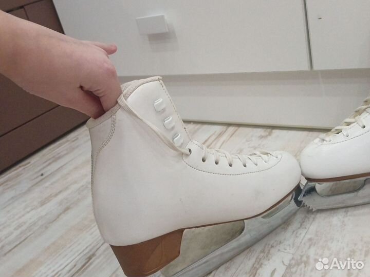 Фигурные коньки risport