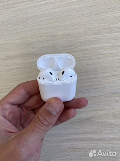 Беспроводные наушники Apple Airpods