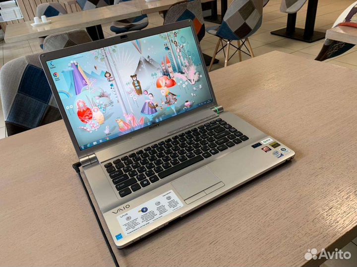 Большой 16.4 дуймовый Full HD Sony в Идеале