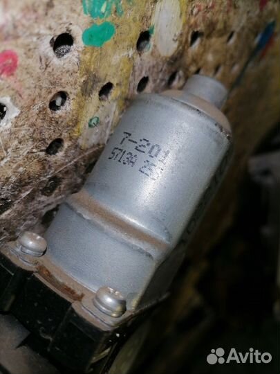 Стеклоподъемник электр. задний левый Mitsubishi La