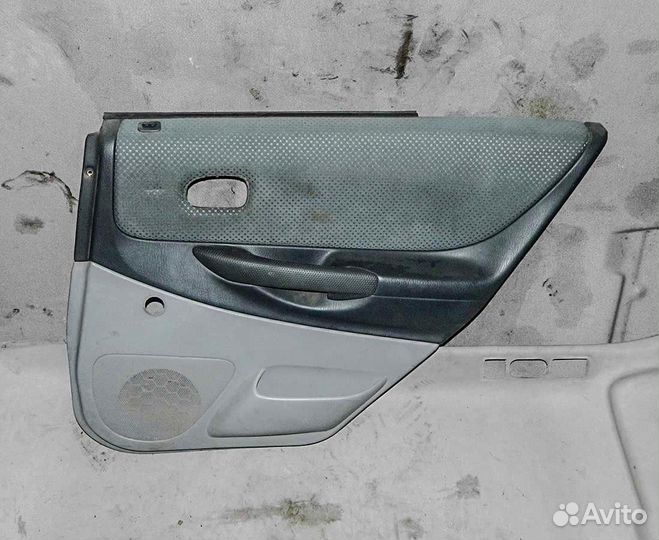 Обшивка двери задней правой Mazda 323F BJ