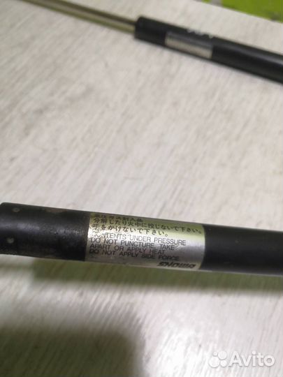 Амортизатор двери багажника Сузуки Балено 98-07