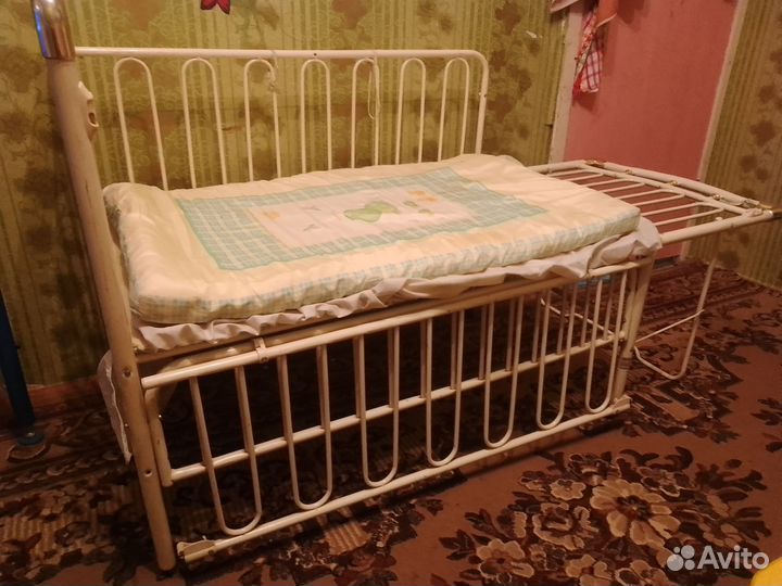 Детская кроватка