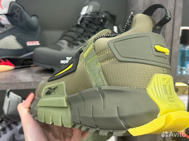 Зимняя спортивная обувь на термо ткани