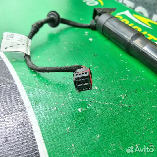 Амортизатор двери багажника задний левый Kia