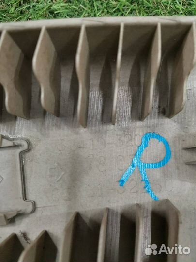 Обшивка стойки кузова передняя правая Toyota Vista