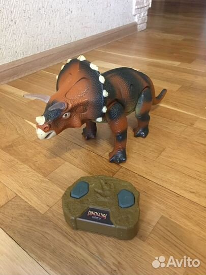 Игрушка на пульте динозавр
