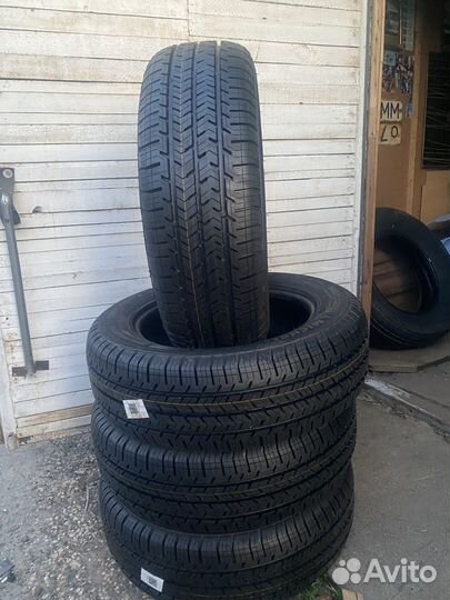 Michelin Agilis 215/60 R17C 104H