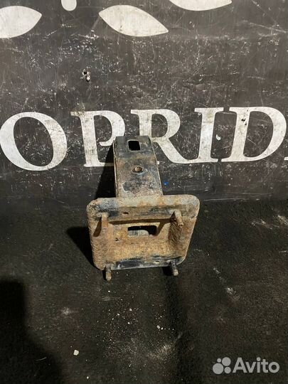 Клык усилителя бампера Hyundai Sonata 4