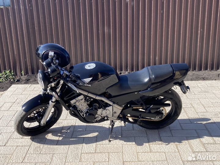Honda cb1