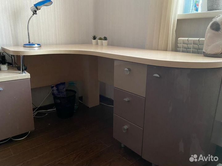 Угловой письменный стол